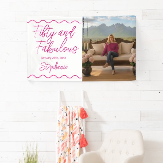 Fifty and Fabulous Pink Script Banner 横断幕 (インサイチュ)