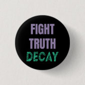 Fight Truth Decay 缶バッジ (正面)