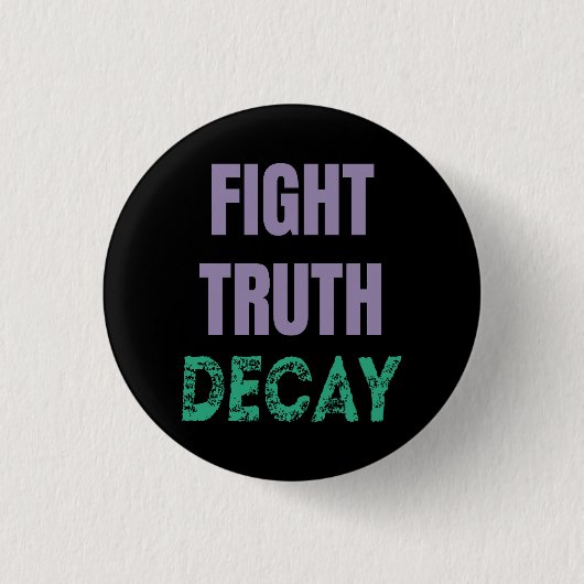Fight Truth Decay 缶バッジ (正面)