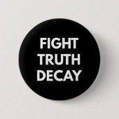 Fight Truth Decay - Never Trump S 缶バッジ (正面)