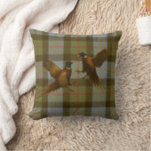 Fighting Pheasants on tweed / tartan background  クッション (ブランケット)