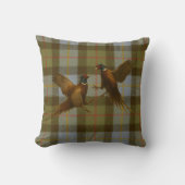 Fighting Pheasants on tweed / tartan background  クッション (正面)