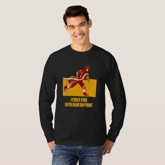 Fights Fire Hair on Point  Firefighter Humor Firem Tシャツ (正面フル)