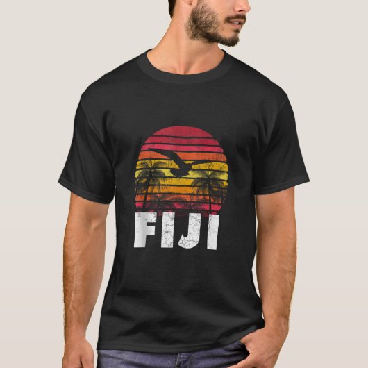 FIJIギフトビーチヴィンテージレトロサンセットスーベリーメンズ Tシャツ (正面)
