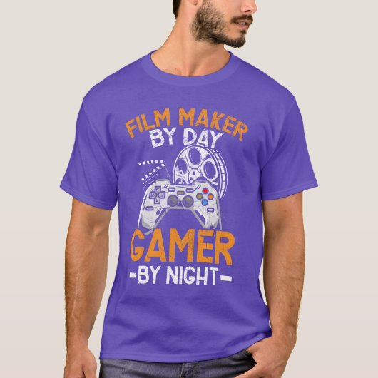 Filmmaker By Day Gamer By Night Filmmaking Gaming  Tシャツ (正面)