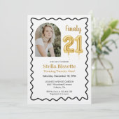 Finally 21 | Modern Gold Balloon Photo Birthday 招待状 (スタンド正面)