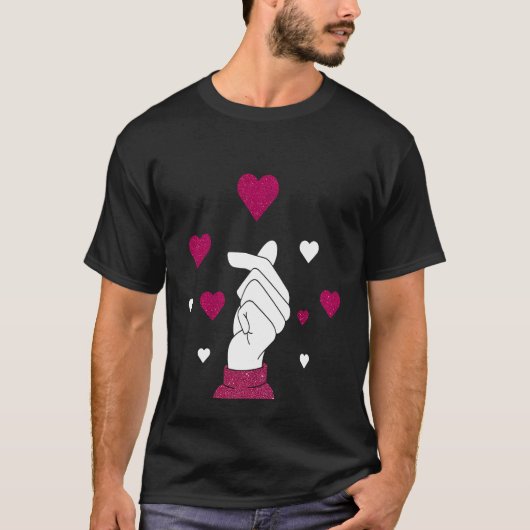 Finger Heart for Someone you Love Tシャツ (正面)