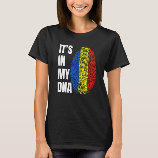 Fingerprint DNA Biometry Romanian Flag Romania Tシャツ (正面)
