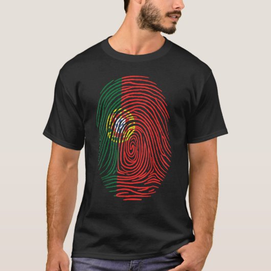 Fingerprint Proud Portuguese Roots Portugal Flag Tシャツ (正面)