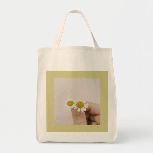 “Fingertip Daisy – Soft Botanical Tote Bag” トートバッグ (正面)