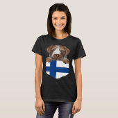 Finland Flag German Wirehaired Pointer Dog In Pock Tシャツ (正面フル)
