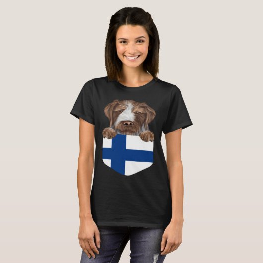 Finland Flag German Wirehaired Pointer Dog In Pock Tシャツ (正面フル)