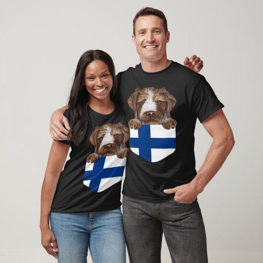 Finland Flag German Wirehaired Pointer Dog In Pock Tシャツ (ユニセックス)