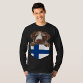 Finland Flag German Wirehaired Pointer Dog In Pock Tシャツ (正面フル)