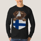 Finland Flag German Wirehaired Pointer Dog In Pock Tシャツ (正面)