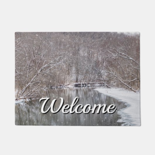 Finley River Welcome Doormatの上の雪 ドアマット (正面)