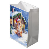 Finnish Spitz Snowy Cabin Santa Hat Christmas Art ミディアムペーパーバッグ (裏面アングル)