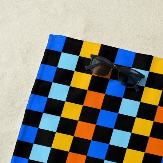 Fire and ice checkerboard pattern ビーチタオル (インサイチュ)