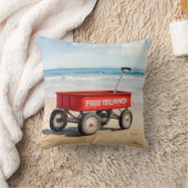 Fire Island red wagon sandy beach LI New York クッション (ブランケット)