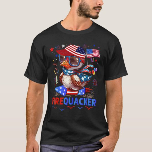 Firecracker Duck 4th of July Patriotic Day Usa Fla Tシャツ (正面)