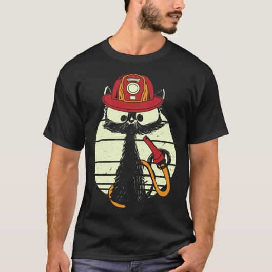 Firefighter Cat In Firefighter Uniform Firefighter Tシャツ (正面)