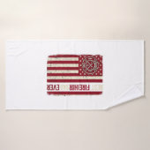 Firefighter Dad Vertical Flag Vintage バスタオル (バスタオル)