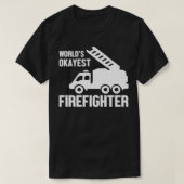Firefighter Funny Gift  World's Okayest Firefighte Tシャツ (デザイン正面)