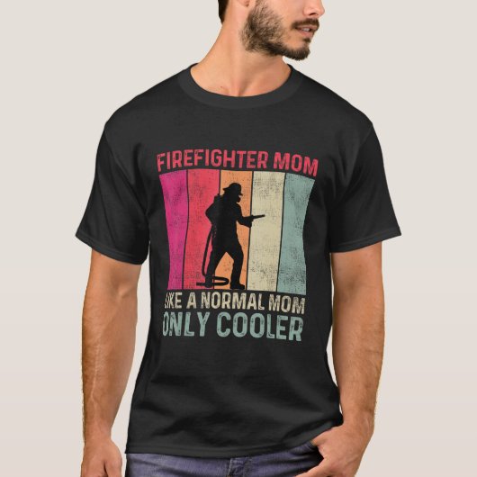 Firefighter Mom Like A Normal Mom Only Cooler Moth Tシャツ (正面)