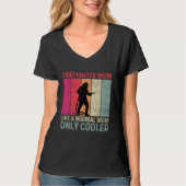 Firefighter Mom Like A Normal Mom Only Cooler Moth Tシャツ (正面)
