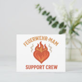 Firefighter Mom Support Crew – Proud Firefamily ポストカード (スタンド正面)
