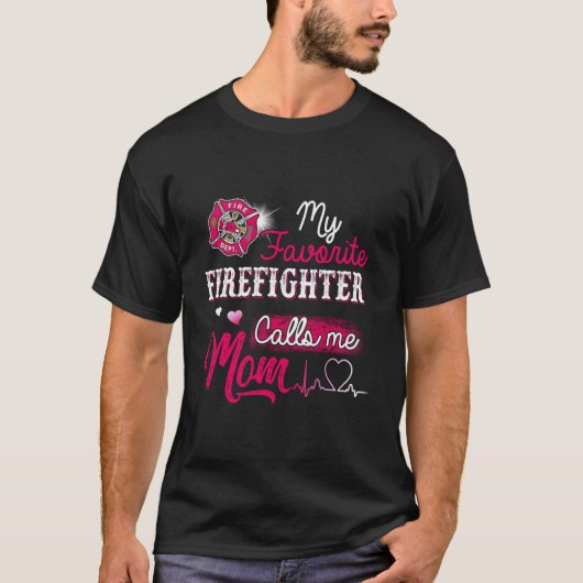 Firefighter My Favorite Firefighter Calls Me Mom Tシャツ (正面)