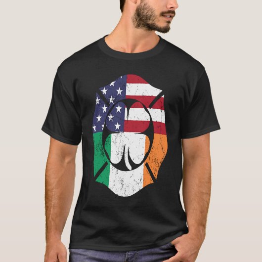 Firefighter St Patricks Day Irish American Flag Sh Tシャツ (正面)