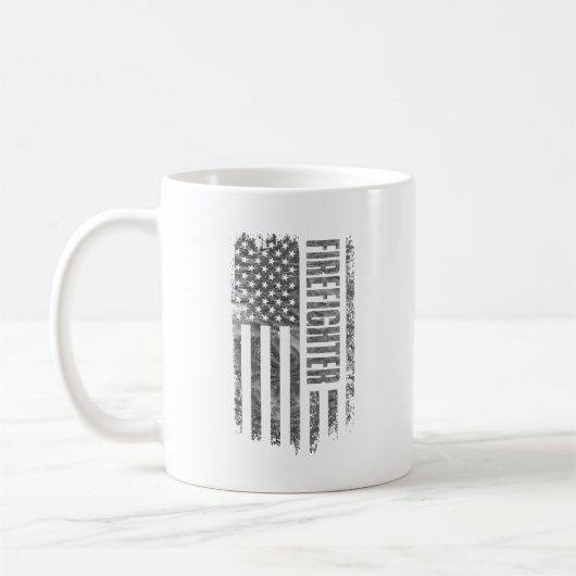Firefighter USA Flag Distressed design コーヒーマグカップ (左)