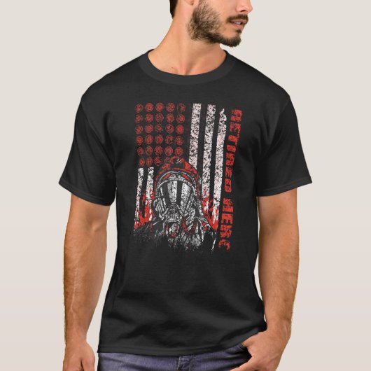 Fireman American Flag Gasmask Firefighter Retired Tシャツ (正面)