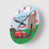 Fireman and Fire Truck with First Name Little Boy ラウンド壁時計 (傾斜)