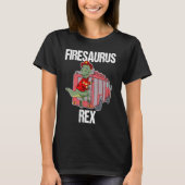 Firesaurus Rex Dinosaur Firefighter Fireman Boys Tシャツ (正面)