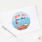 Firetruck誕生日ありがとうステッカーラベル追加の名前 ラウンドシール (封筒)