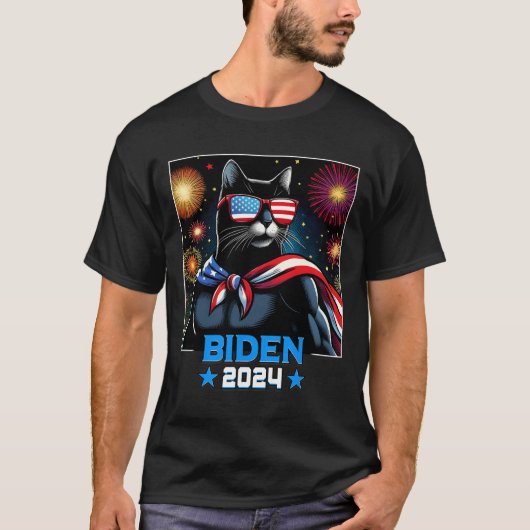 Fireworks Us Presidentバイデン氏2024黒猫 Tシャツ (正面)