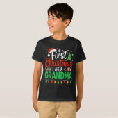 First Christmas As A Grandma Matching New Nana Gra Tシャツ (正面フル)