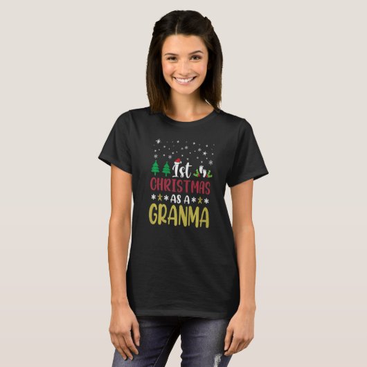 First Christmas As A Grandma Tシャツ (正面フル)