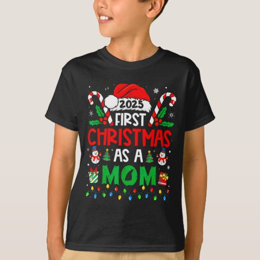First Christmas As A Mom Family Matching New Mommy Tシャツ (正面)