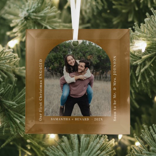 First Christmas Engaged Couples Photo Arch ガラスオーナメント (インサイチュ)