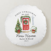First Christmas in Our New Home – Red Door  ラウンドクッション (正面)