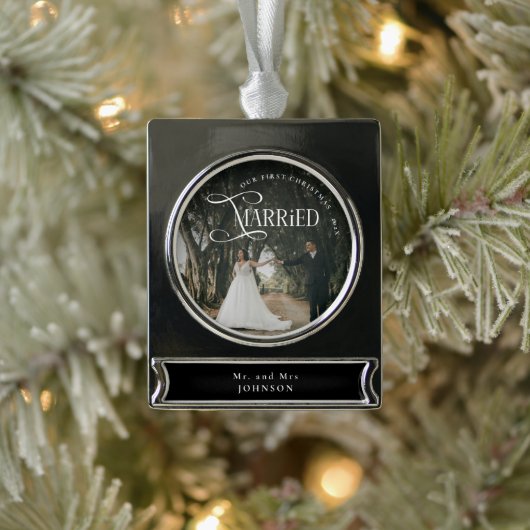 First Christmas Married Mr & Mrs Couples Photo シルバープレートバナーオーナメント (ツリー)