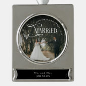 First Christmas Married Mr & Mrs Couples Photo シルバープレートバナーオーナメント (正面)