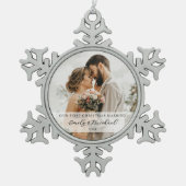 First Christmas Married Newlywed Photo スノーフレークピューターオーナメント (正面)