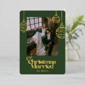 First Christmas Married Wedding Photo Green & Red 箔シーズンカード (立ち正面)