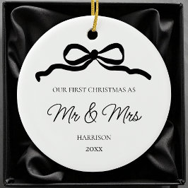 First Christmas Minimalist Newlywed Mr and Mrs セラミックオーナメント