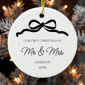 First Christmas Minimalist Newlywed Mr and Mrs セラミックオーナメント