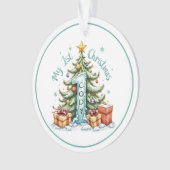 First Christmas Ornament – Snowy Tree & Gifts  オーナメント (正面)